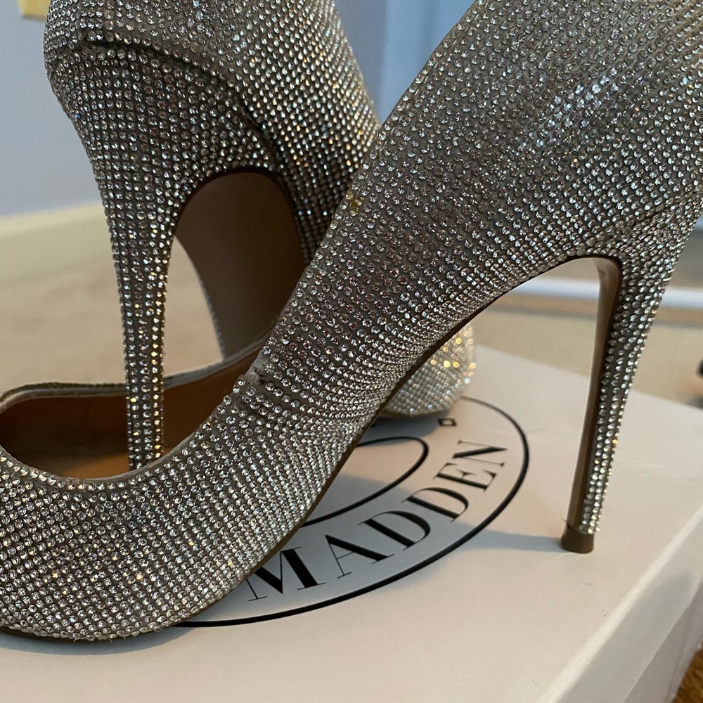 STEVE MADDEN PUMPS